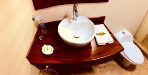 macambo-hostal-iquitos-baño-05