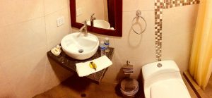macambo-hostal-iquitos-baño-06